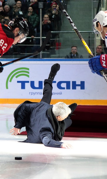 The Fallen One: Mourinho tumbles at ice hockey game